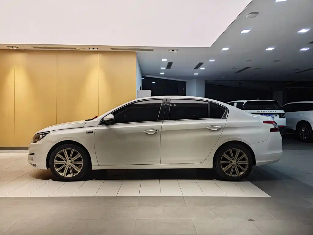 Peugeot 408 2015 1.2T AT Luxury