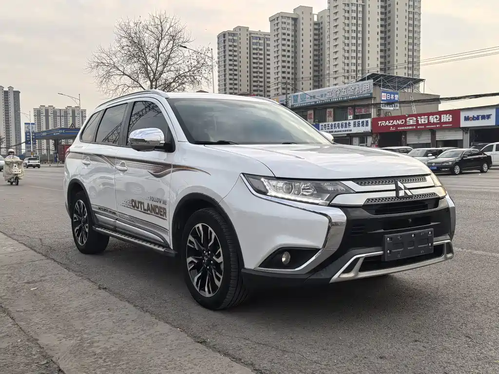 Mitsubishi Outlander — миниатюра 3