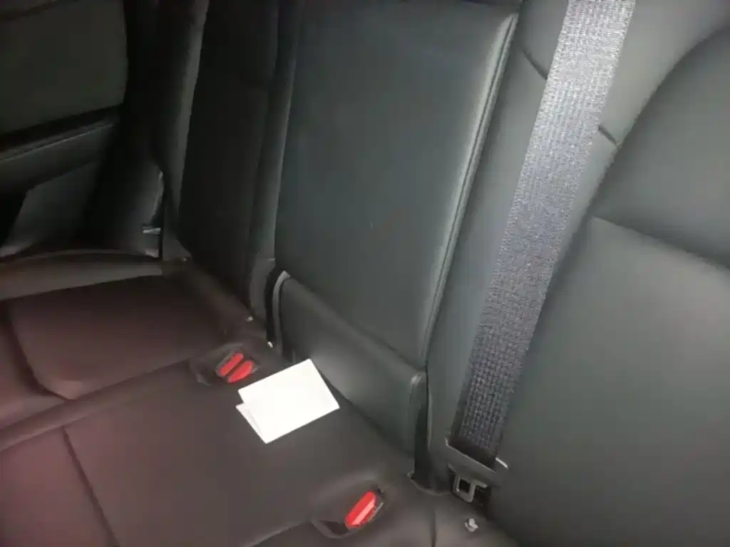 Tesla Model Y — миниатюра 15