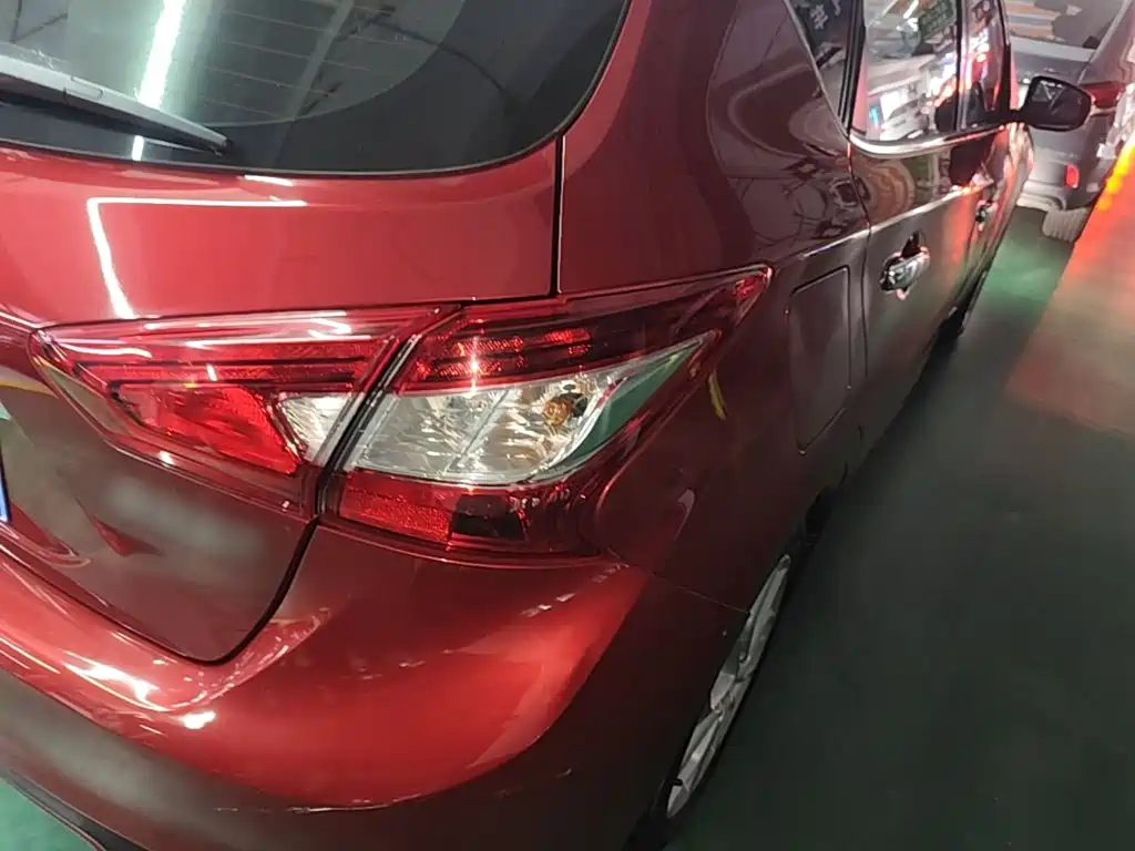 Nissan Tiida — миниатюра 8