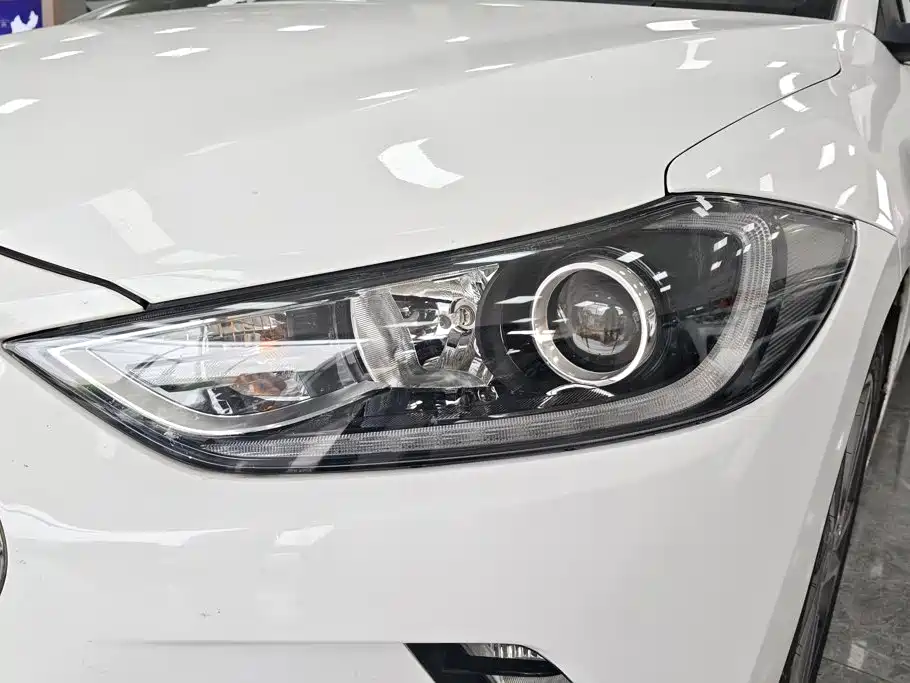 Hyundai Elantra — миниатюра 5