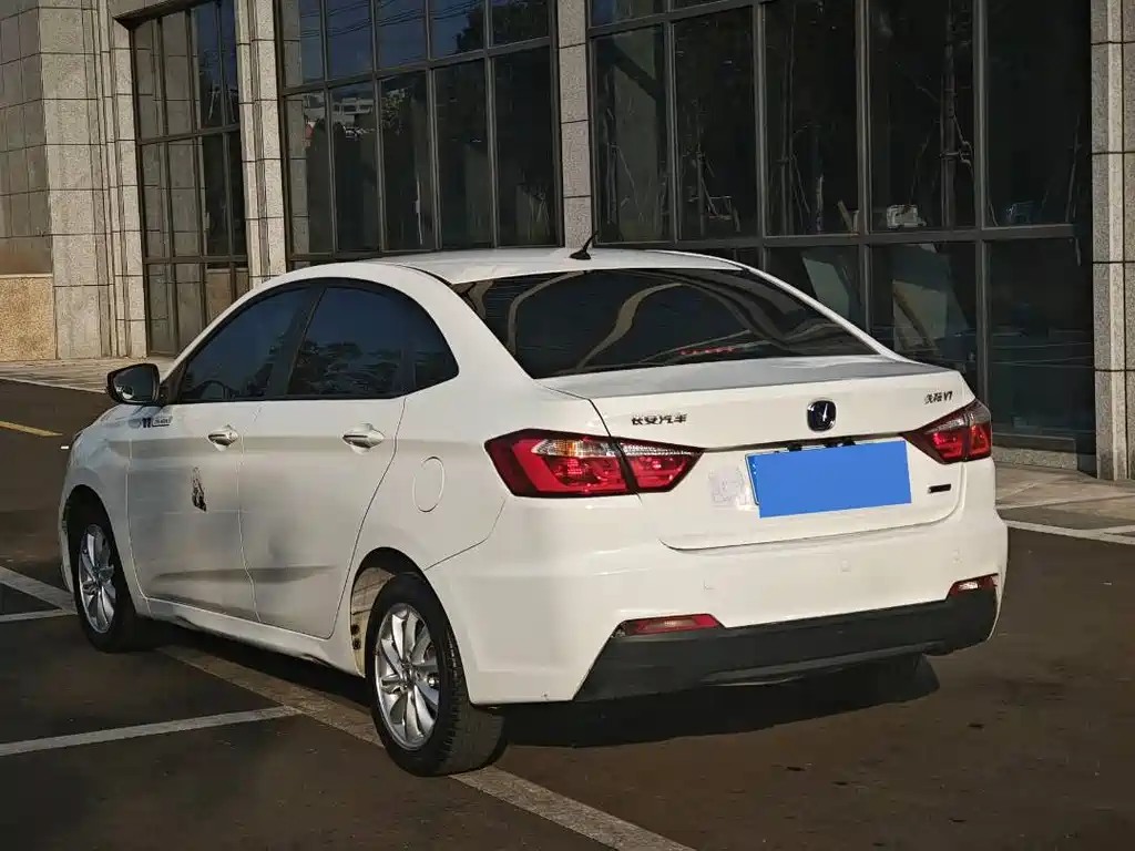 CHANGAN YUEXIANG V7