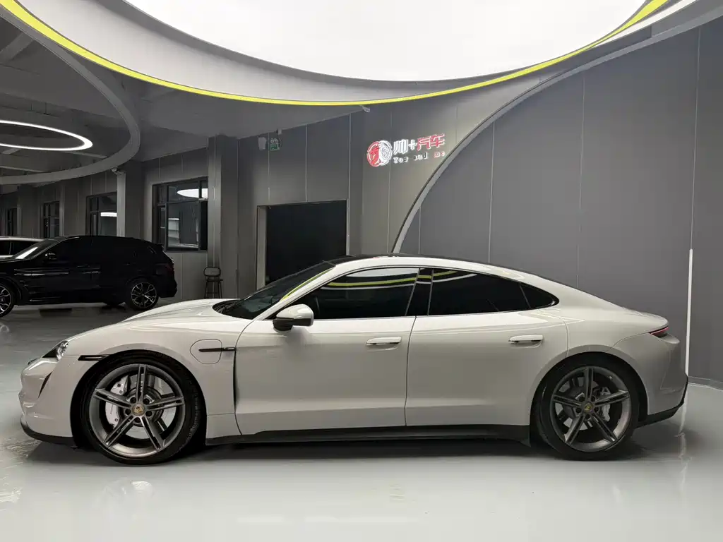 Porsche Taycan — миниатюра 4