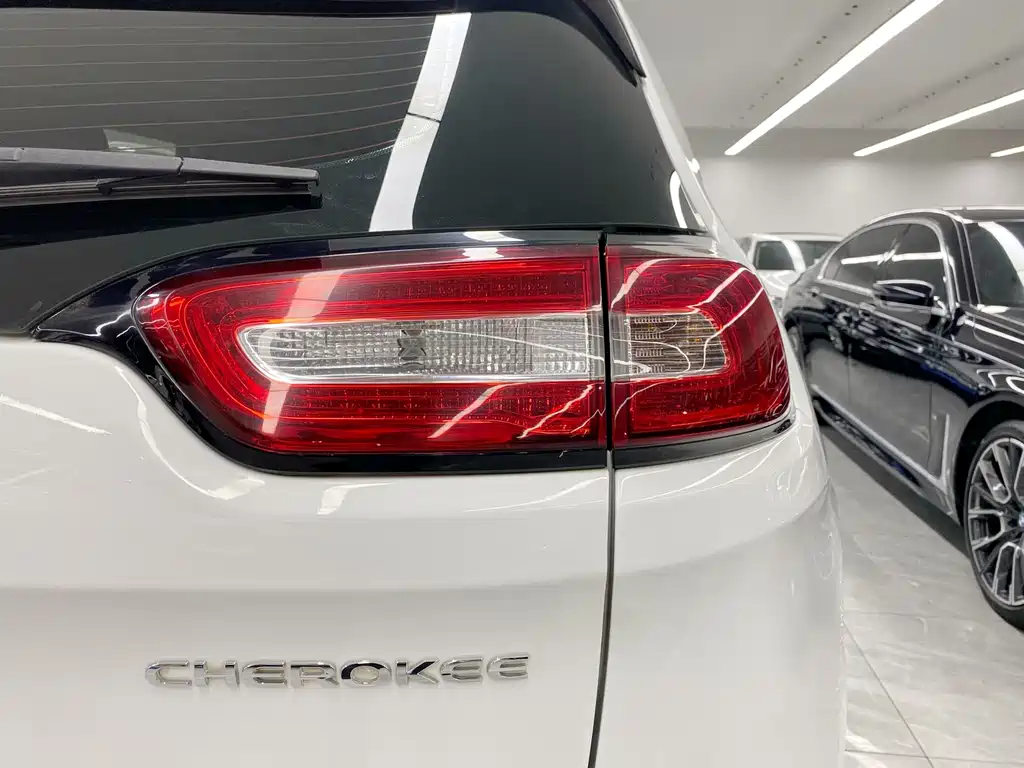 Jeep Cherokee — миниатюра 20