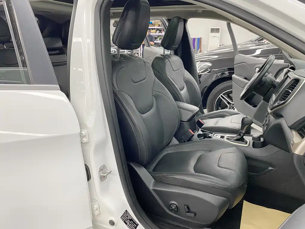 Jeep Cherokee — миниатюра 15