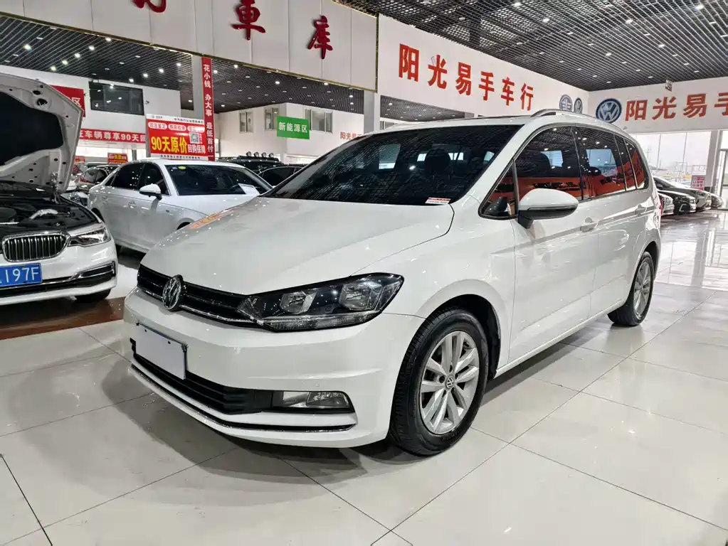 VOLKSWAGEN TOURAN