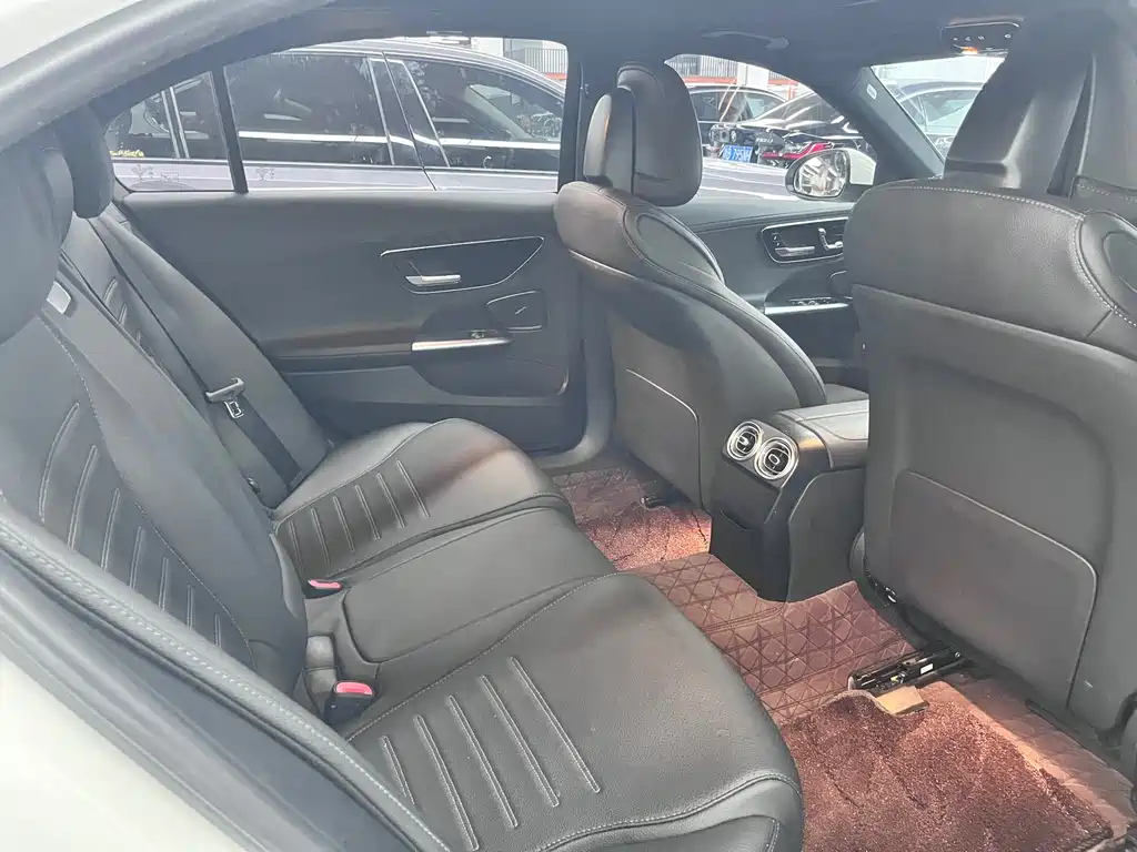 Mercedes-Benz C-Class — миниатюра 13