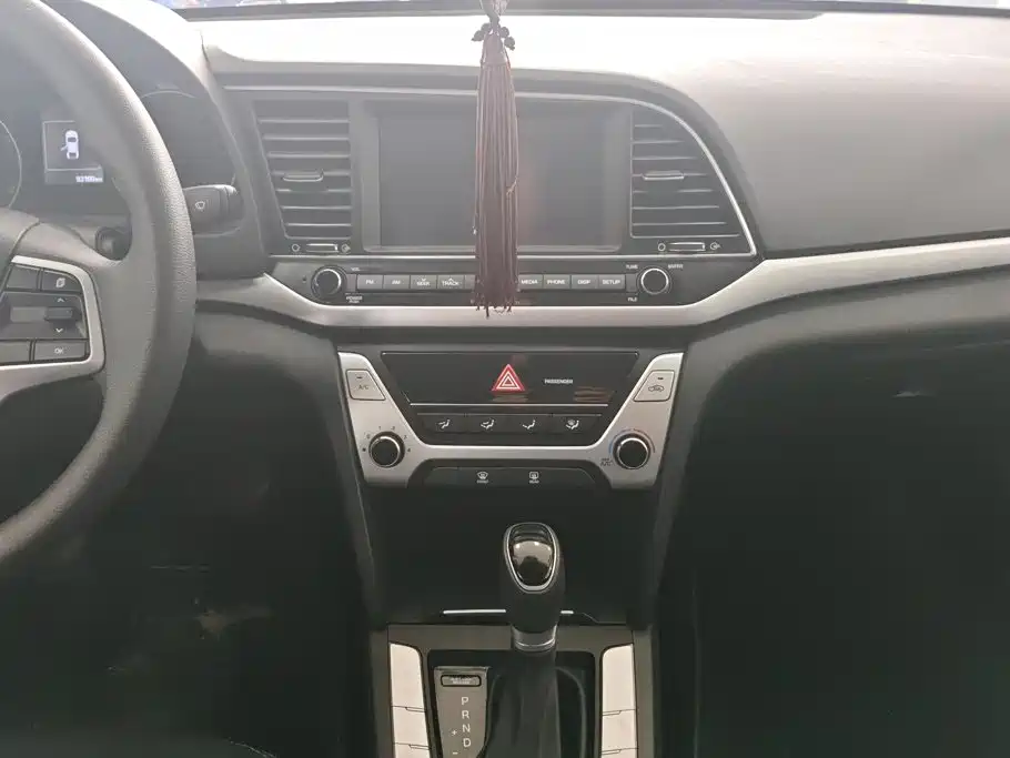 Hyundai Elantra — миниатюра 13