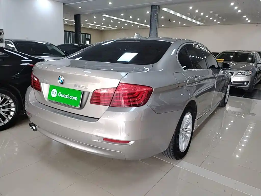 BMW 5 Series — миниатюра 7