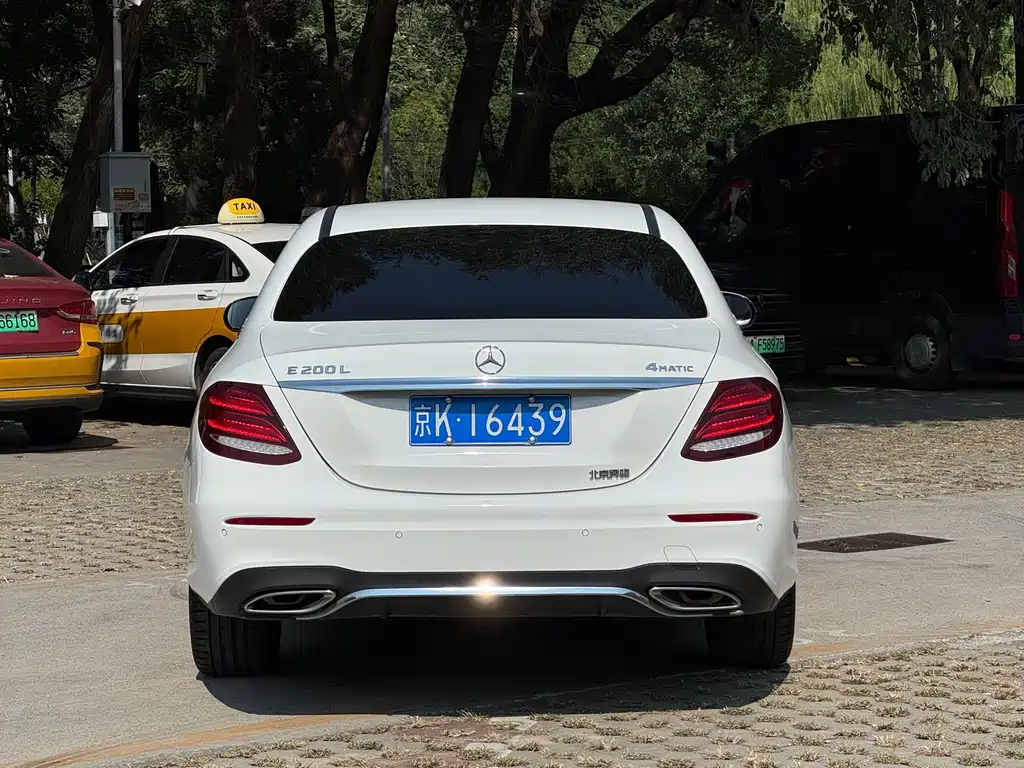 Mercedes-Benz E-Class — миниатюра 6