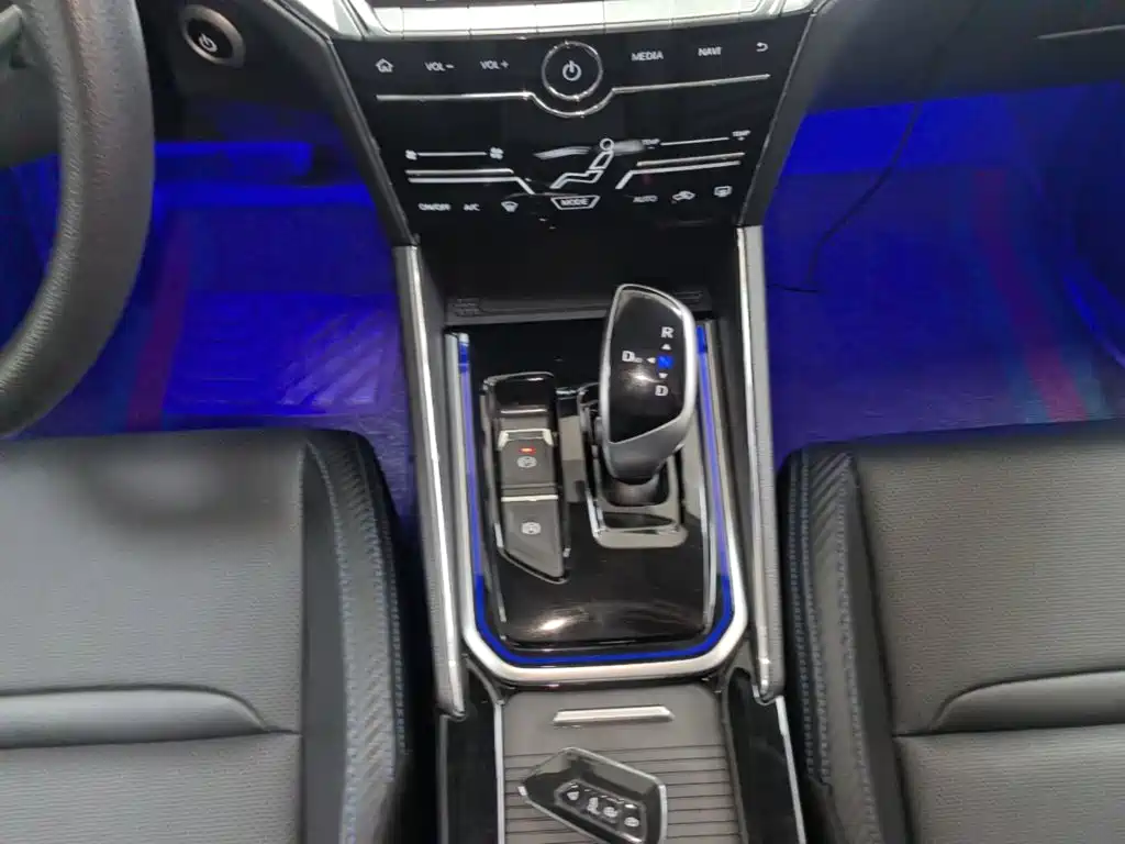 Venucia T60 EV — миниатюра 14