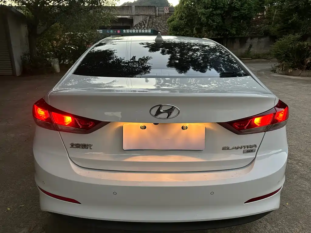 Hyundai Elantra — миниатюра 5