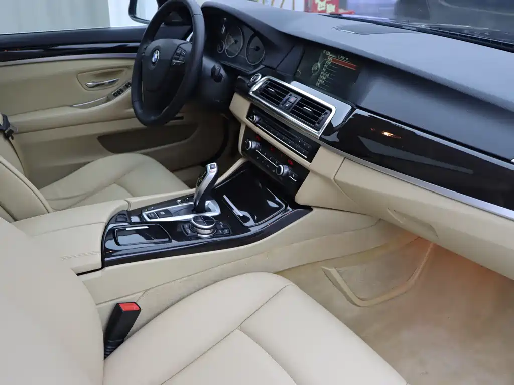 BMW 5 Series — миниатюра 9