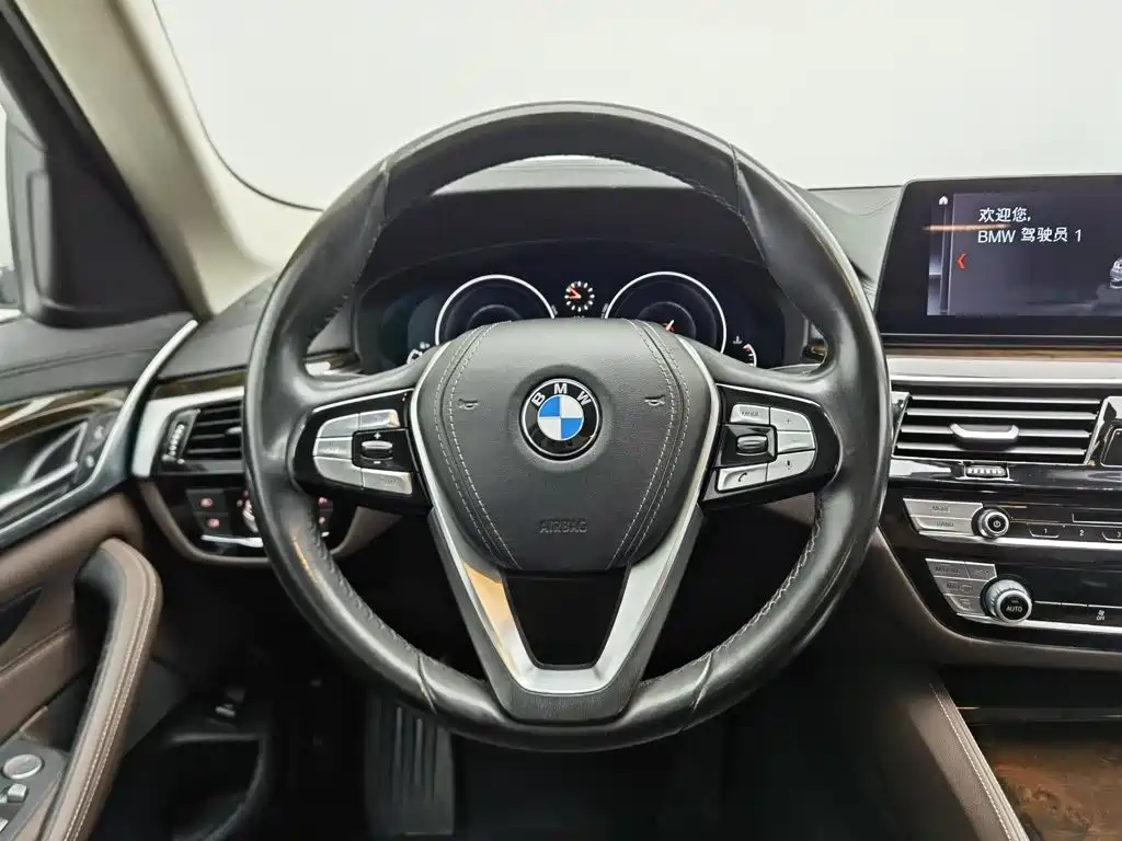 BMW 5 Series — миниатюра 11