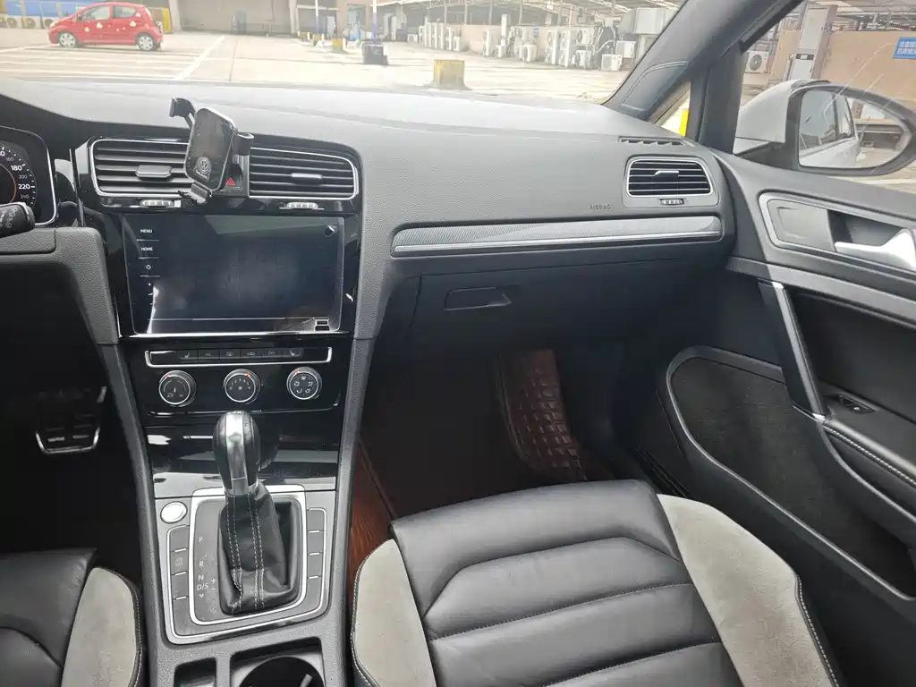 Volkswagen Golf — миниатюра 12