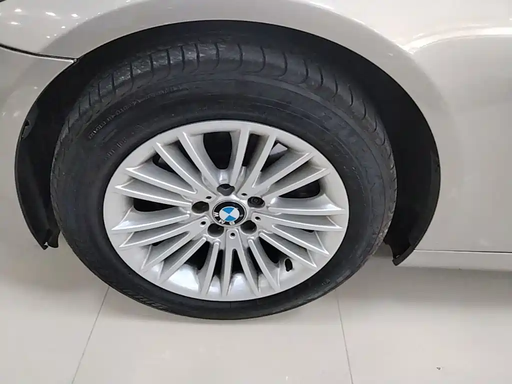 BMW 5 Series — миниатюра 23