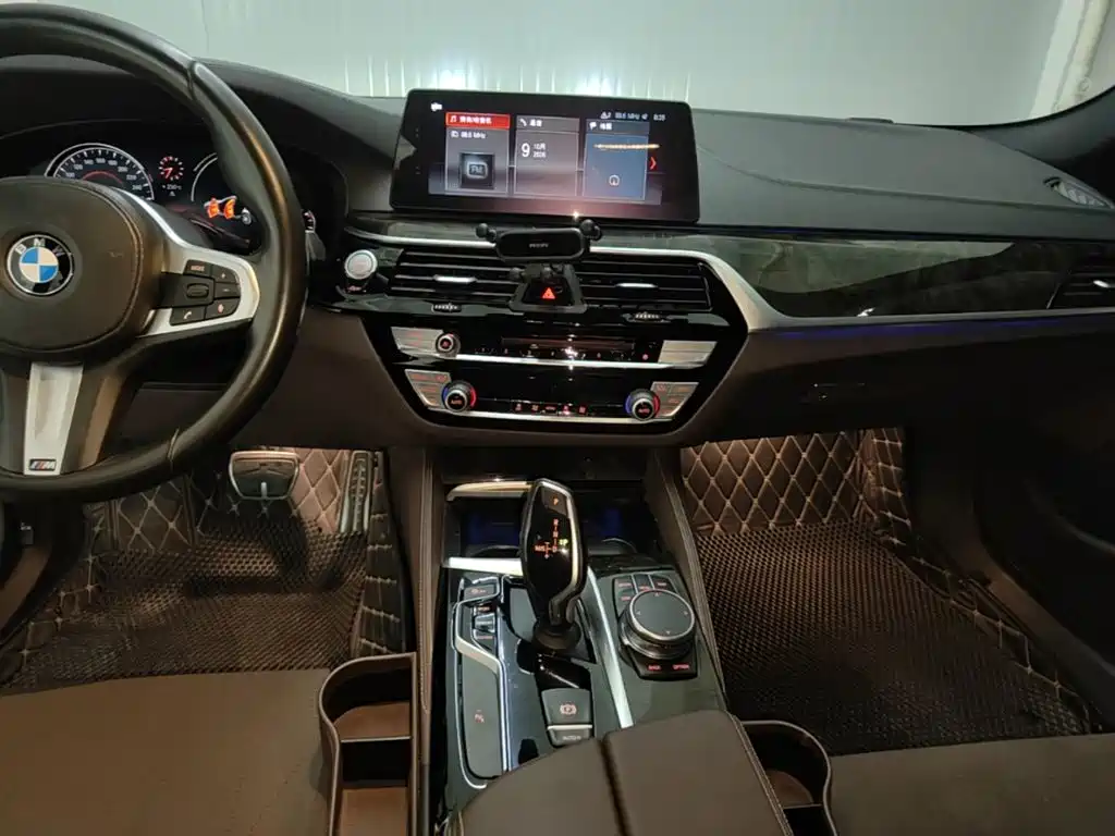 BMW 5 Series — миниатюра 13