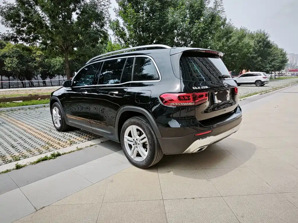 Mercedes-Benz GLB — миниатюра 8