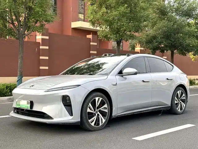 NIO ET5