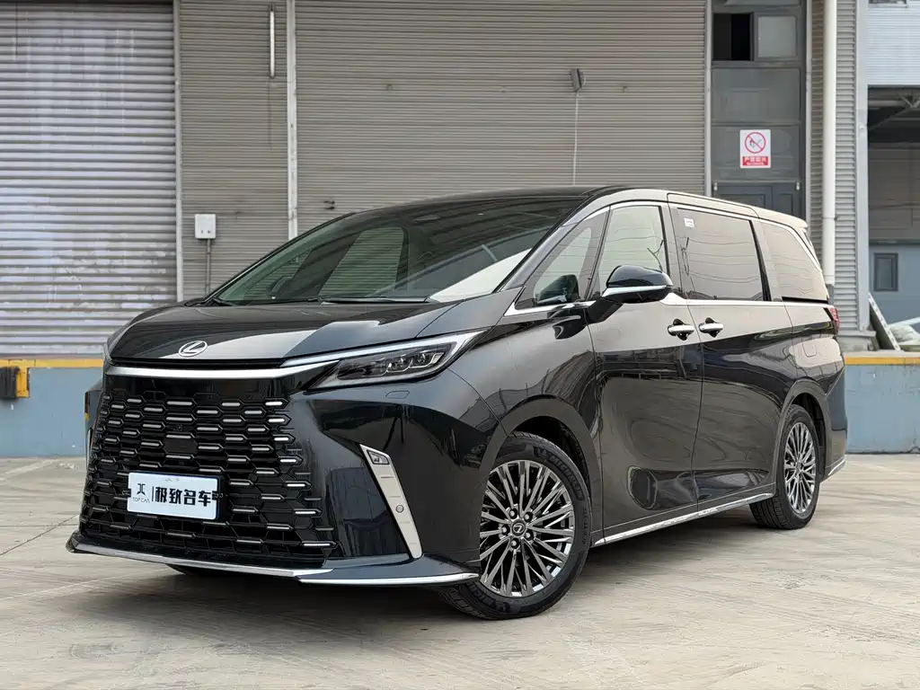 LEXUS LM