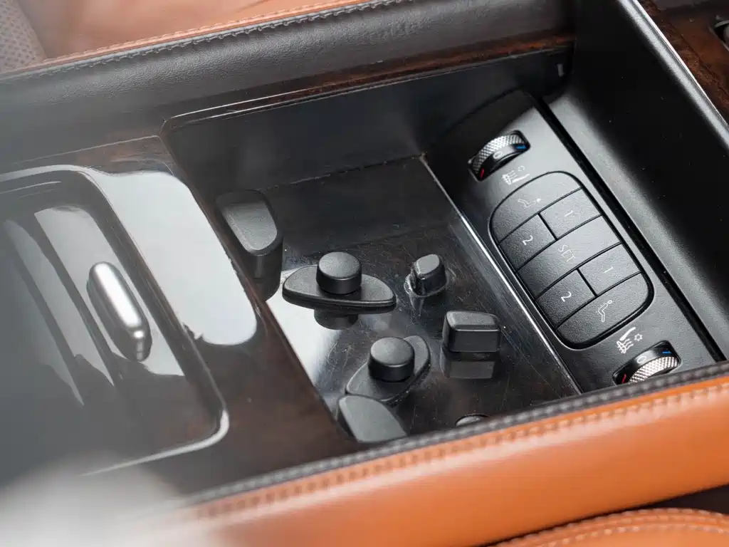 Bentley Flying Spur — миниатюра 27