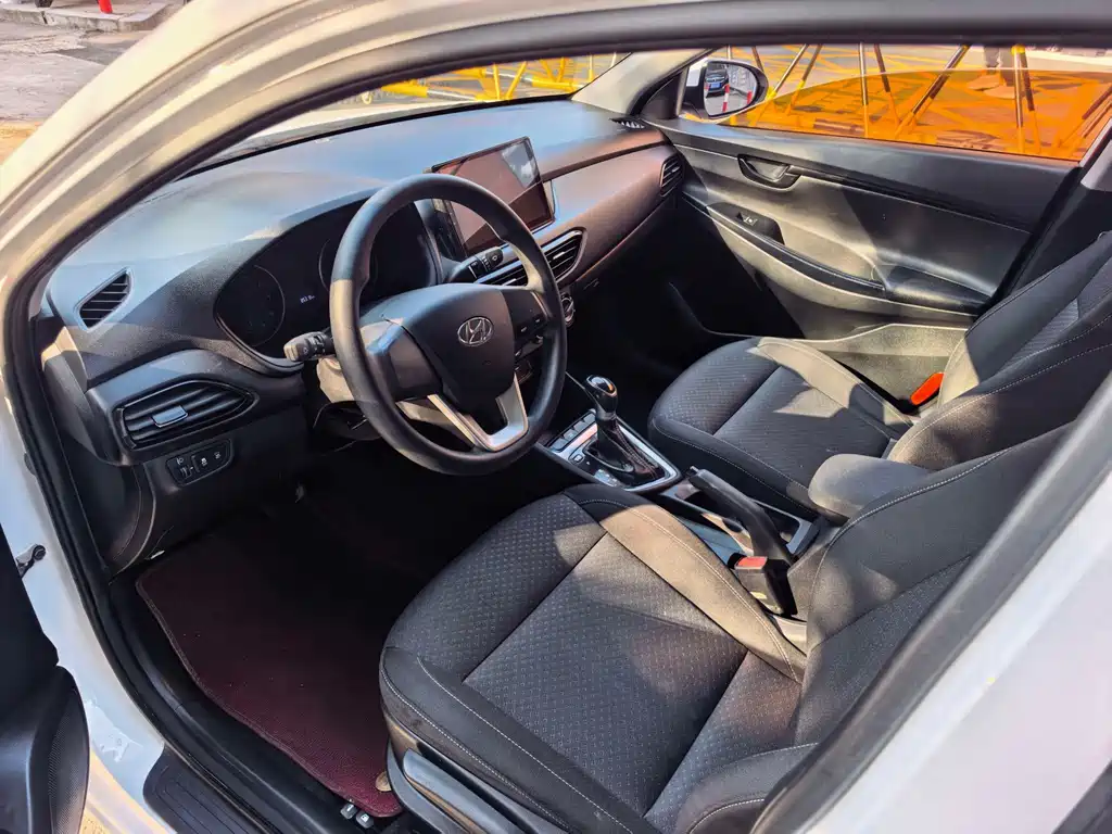 Hyundai Elantra — миниатюра 5