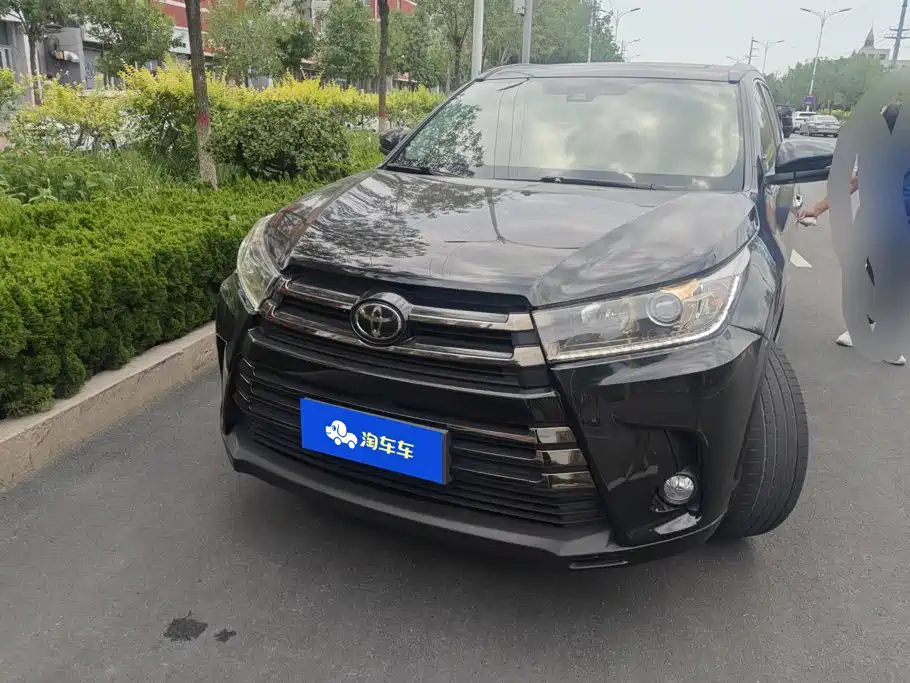 Toyota Highlander 2021 2.0T Luxury 7 мест
