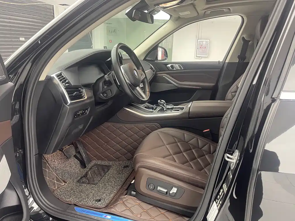 BMW X5 2022 xDrive 30Li Premium M Sport