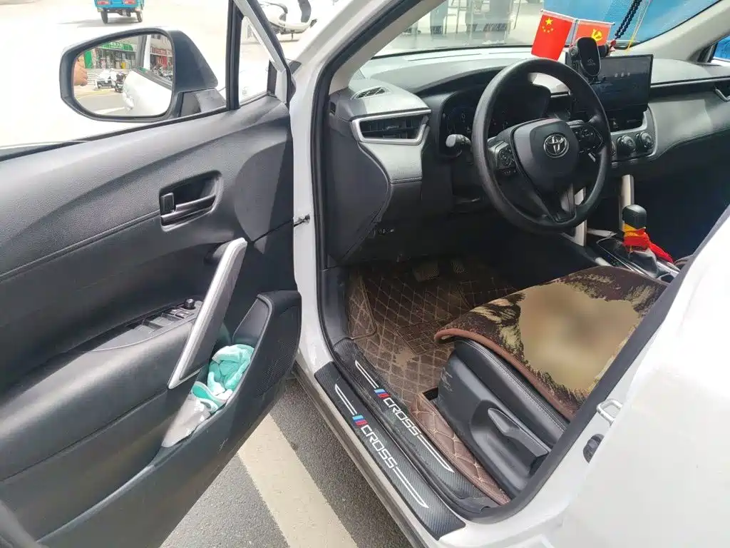 Toyota Corolla Cross — миниатюра 12