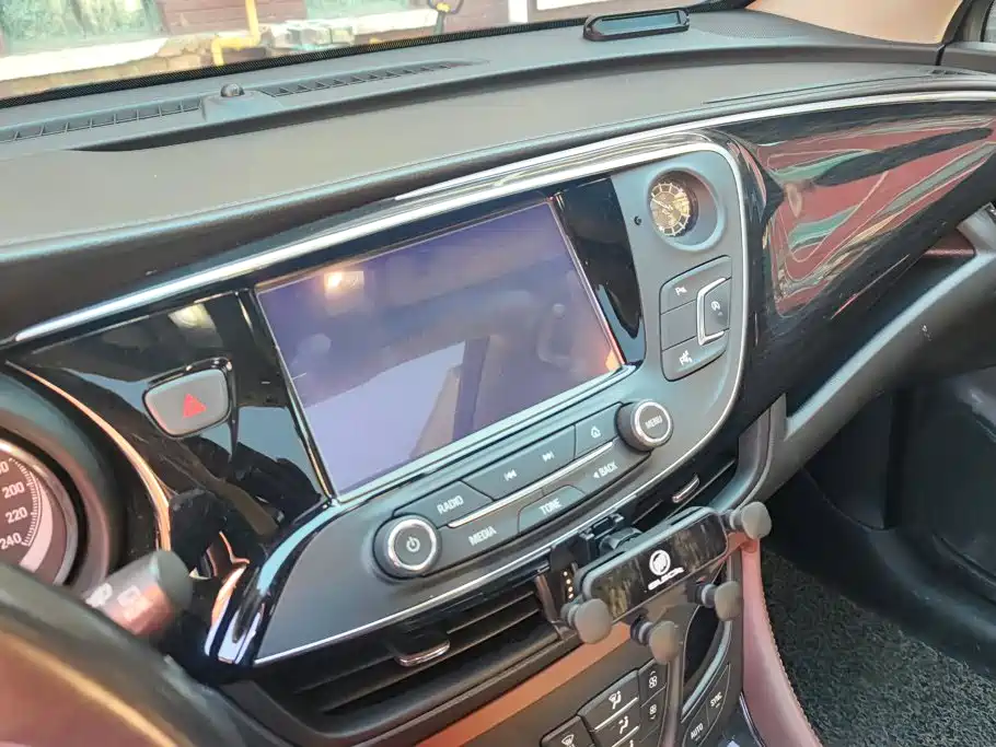 Buick Envision Plus — миниатюра 13