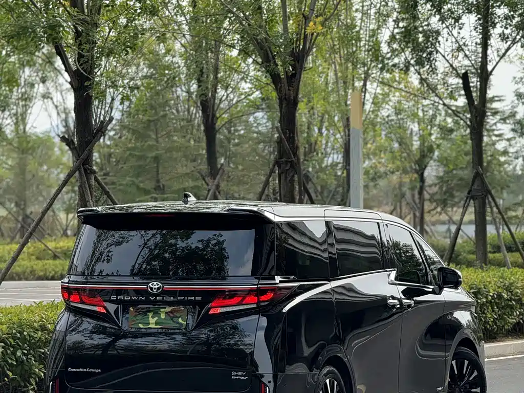 Toyota Vellfire — миниатюра 18