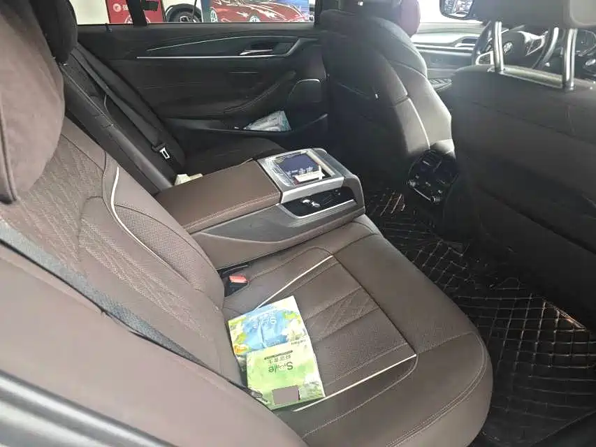 BMW 5 Series — миниатюра 5