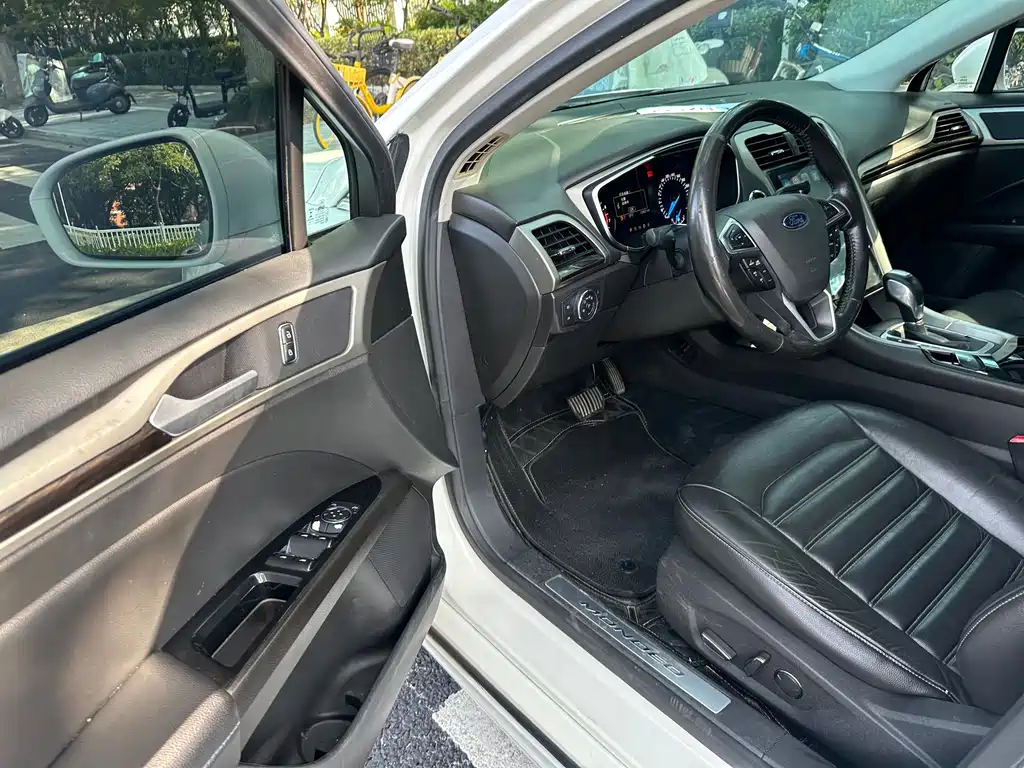 Ford Mondeo — миниатюра 7