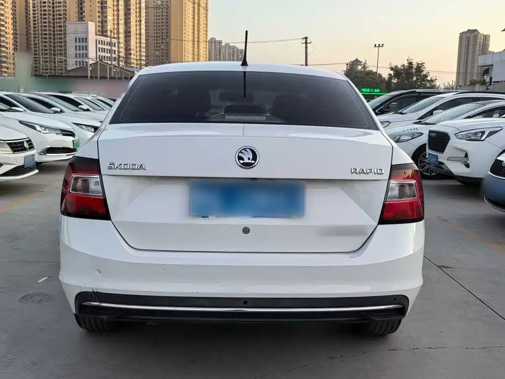 Skoda Rapid — миниатюра 6
