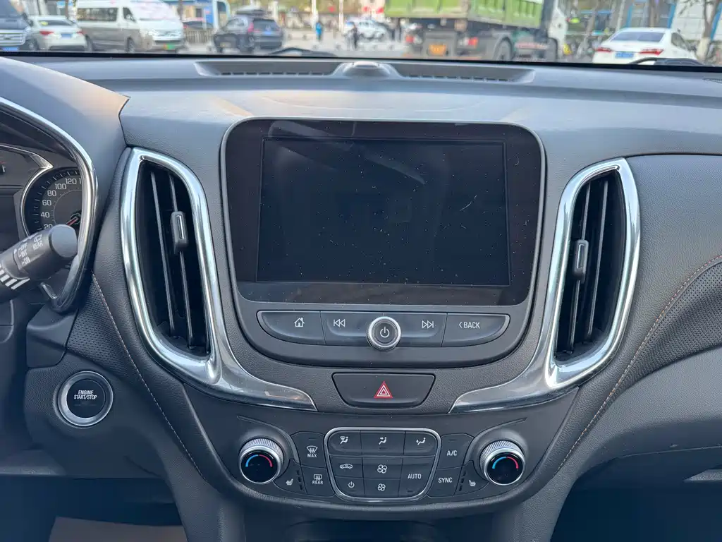 Chevrolet Equinox — миниатюра 8