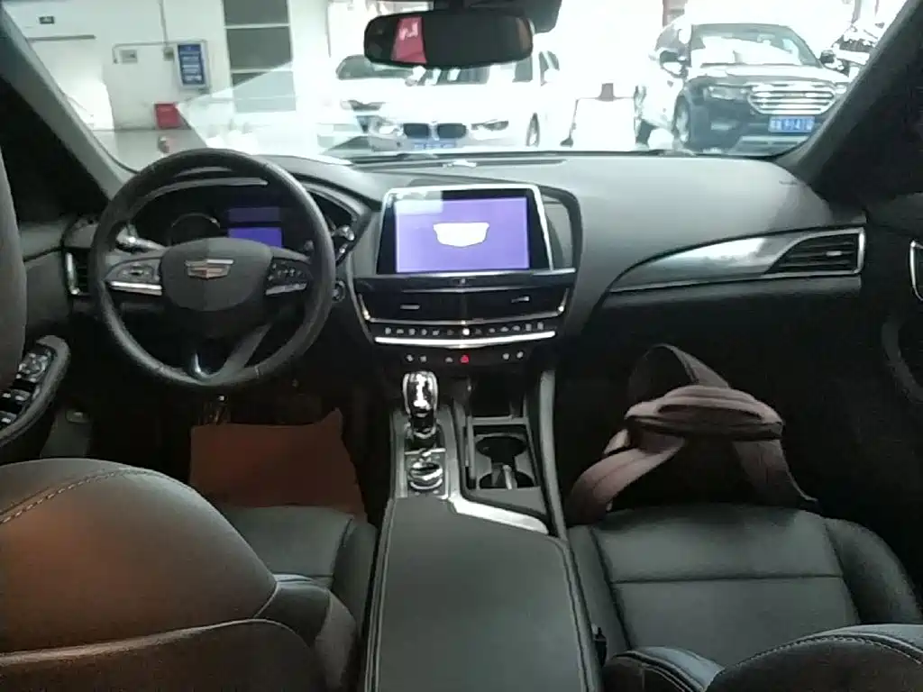 Cadillac CT5 — миниатюра 10