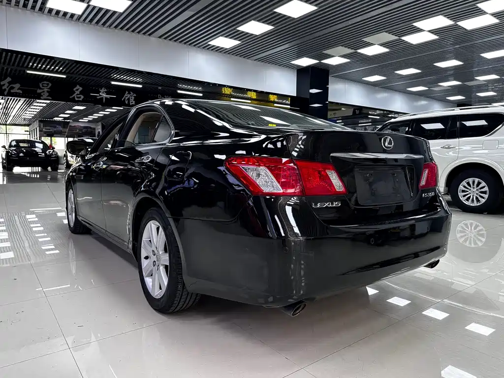 Lexus ES — миниатюра 5