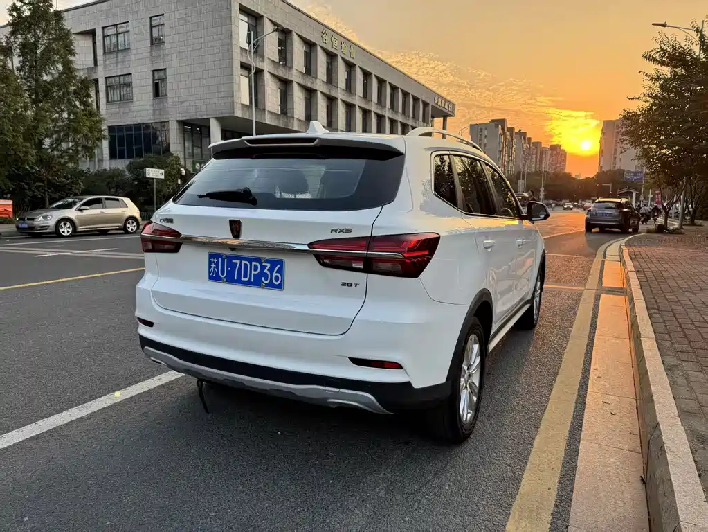 Roewe RX5 — миниатюра 4