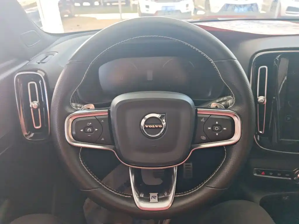 Volvo XC40 — миниатюра 11