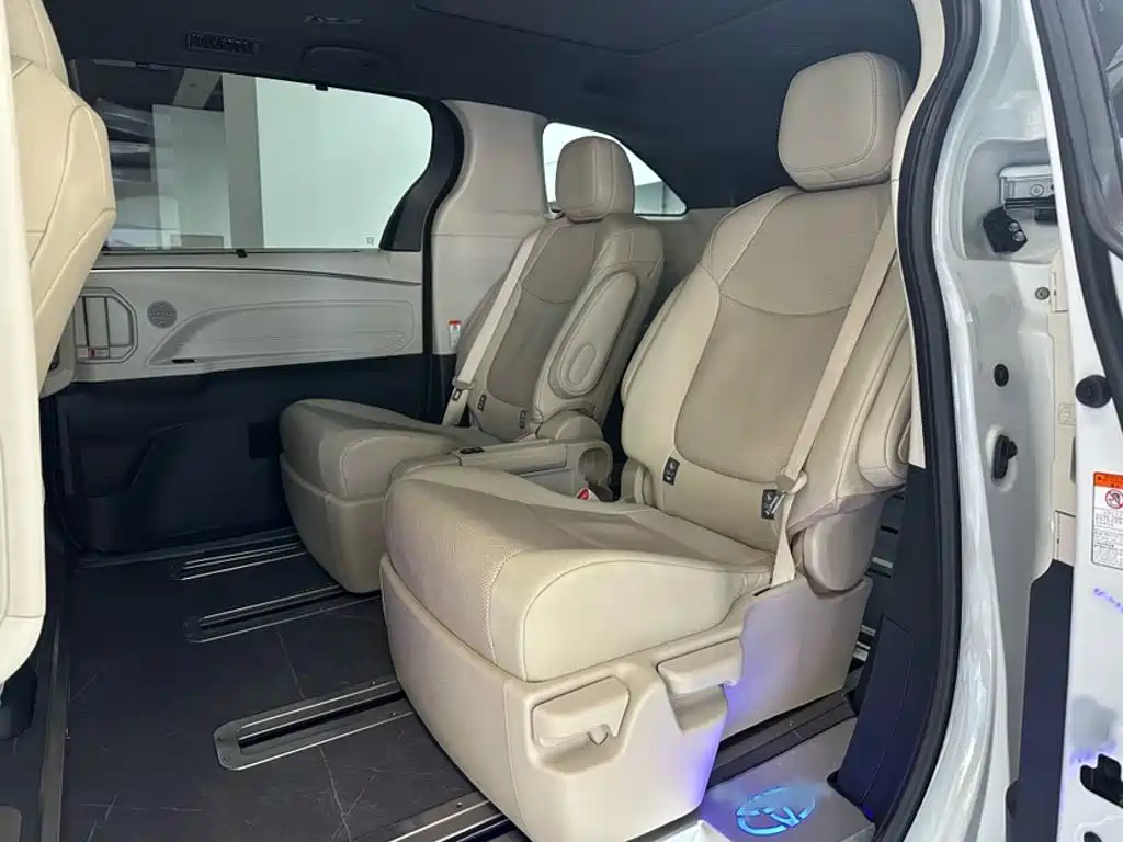 Toyota Granvia — миниатюра 23