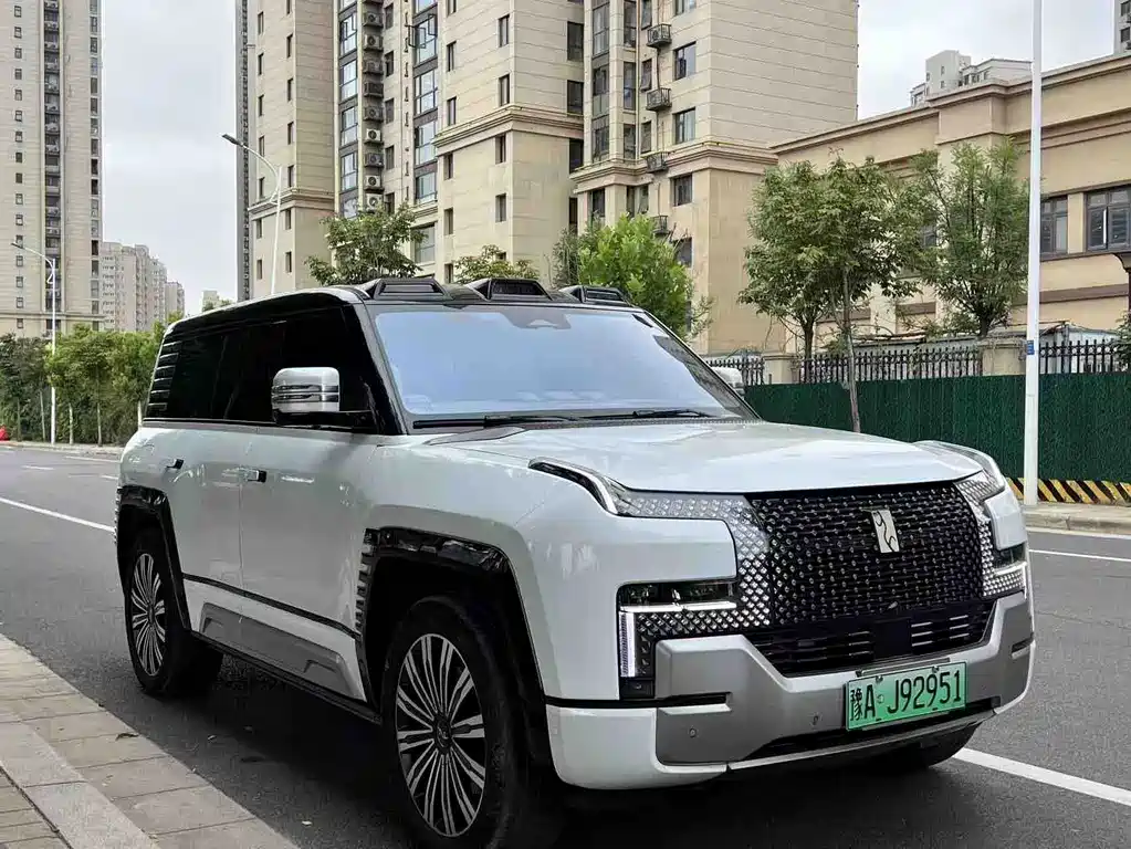Yangwang Yangwang U8 — миниатюра 2