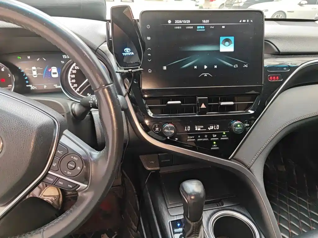 Toyota Camry — миниатюра 9
