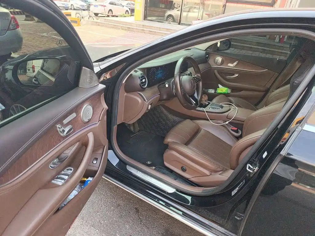 Mercedes-Benz E-Class — миниатюра 12