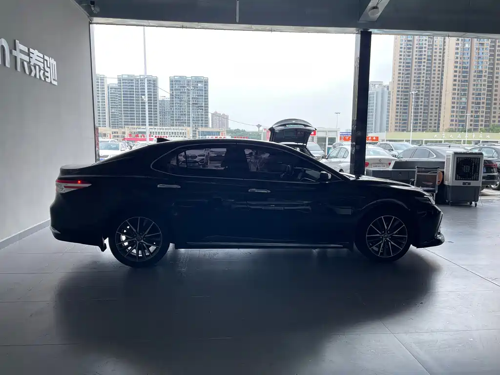 Toyota Camry — миниатюра 10