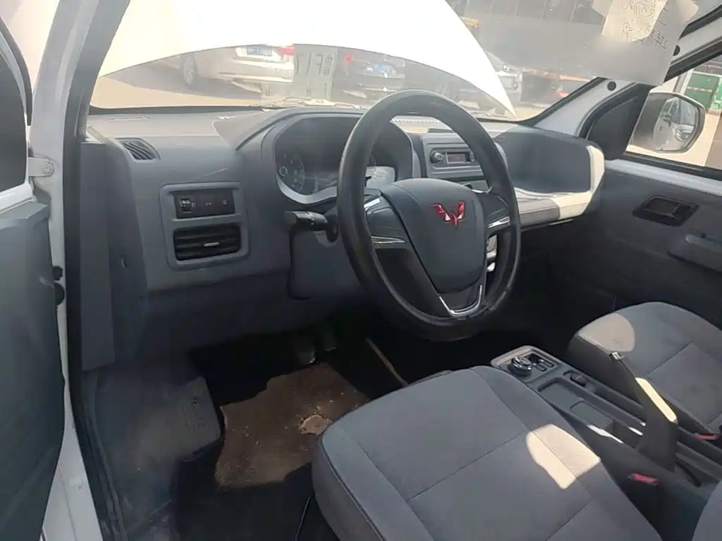 Wuling Yangguang — миниатюра 10