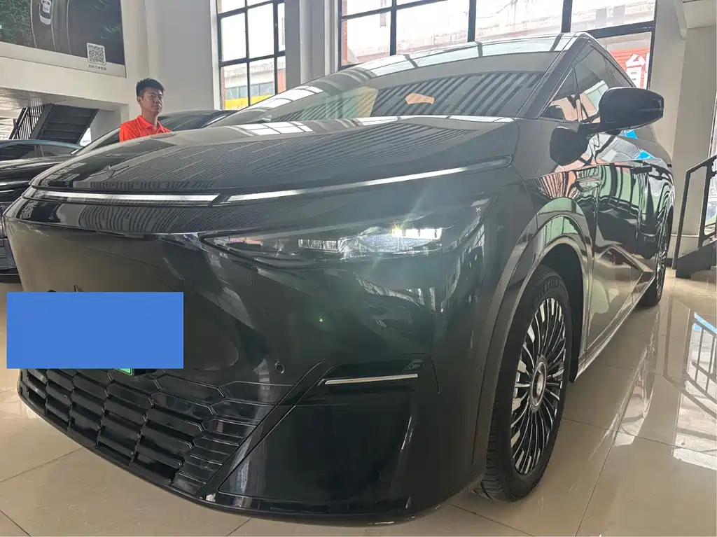 XPeng X9 2025