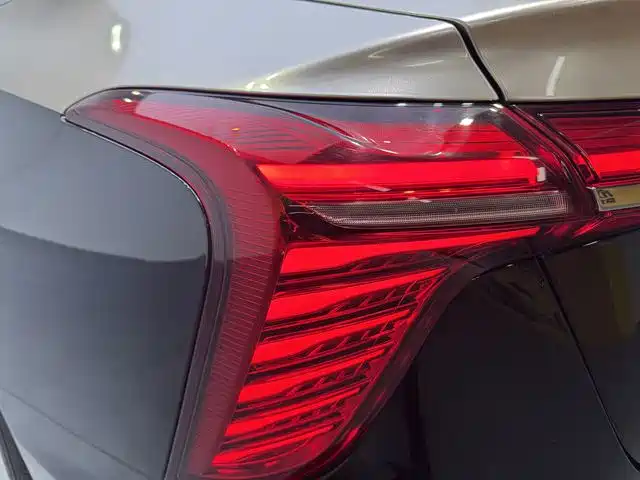Hongqi Hongqi H5 — миниатюра 16