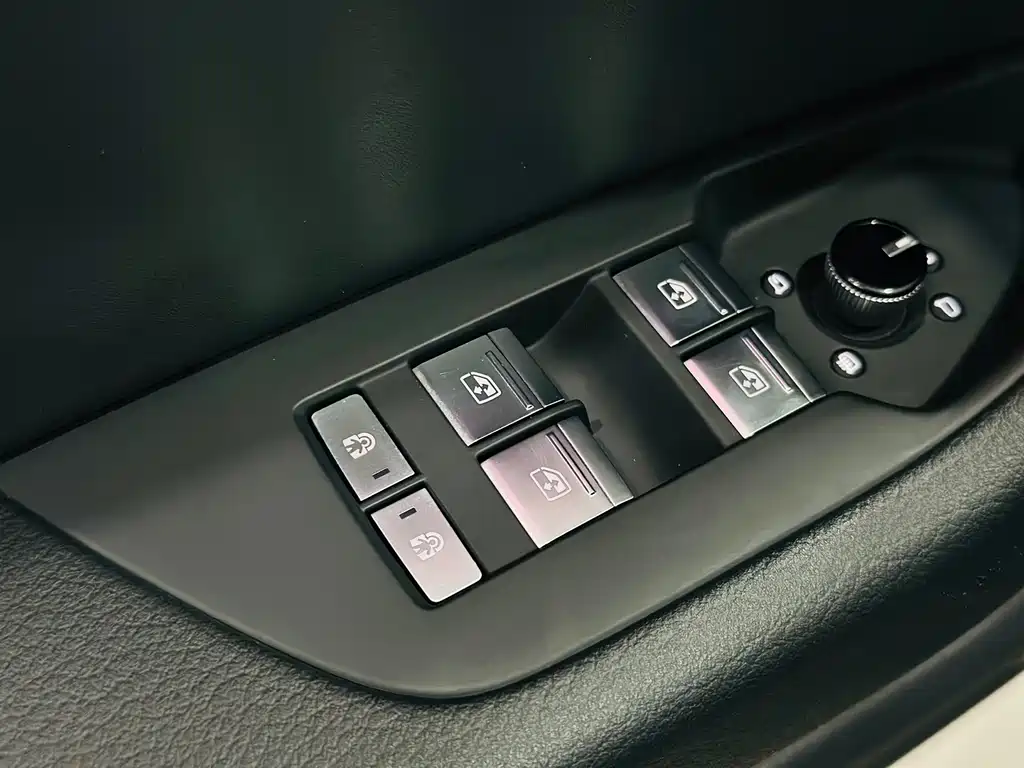 Audi A6L — миниатюра 12