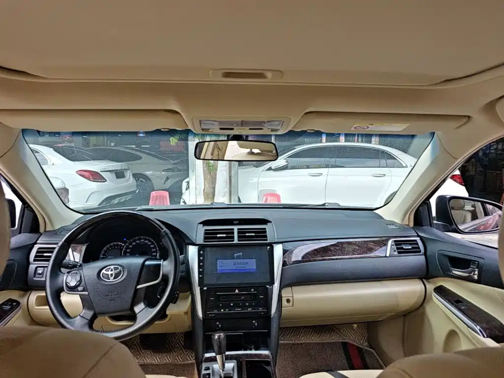 Toyota Camry — миниатюра 18