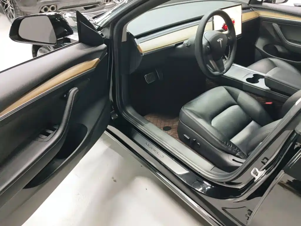 Tesla Model 3 — миниатюра 16